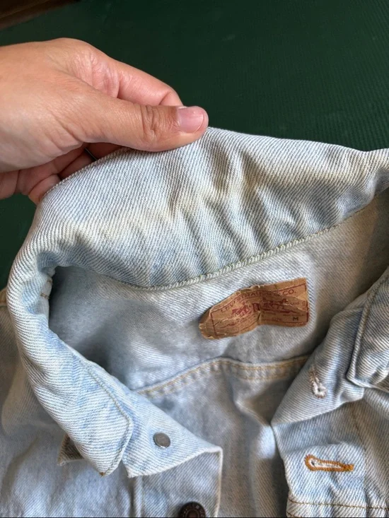 VTG RARE 90s Levi's Light Wash Denim Jacket With Aztec Knit Sleeves Size M - Picture 9 of 13